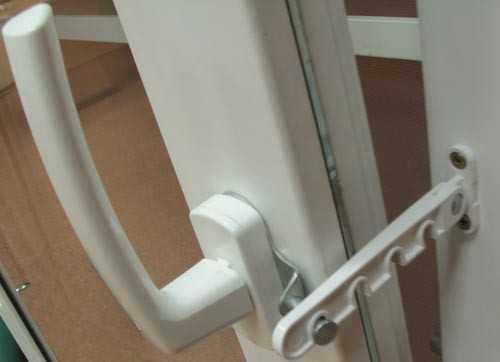 Способы открывать пластиковые окна. Виды запирающей фурнитуры