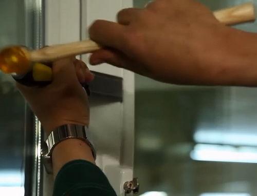 Можно ли поменять стекло в пластиковом окне. В каких случаях это возможно, а когда лучше поменять весь стеклопакет 02