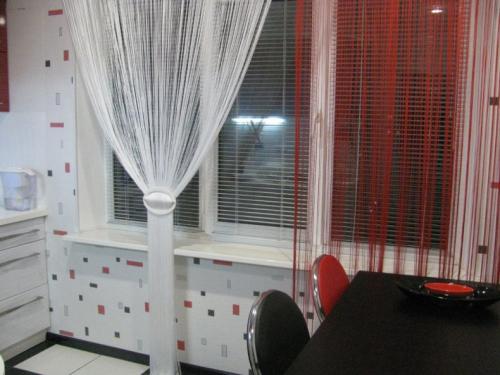 Красивые шторы на кухню. Виды занавесок для кухни