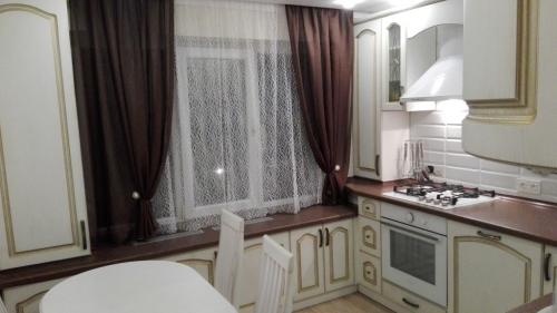 Как красиво повесить шторы на кухне. Какие шторы можно выбрать для кухни