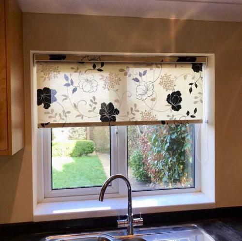 Дизайн кухонных штор. Дизайн штор для кухни: ТОП-200 фото новинок. Оригинальные идеи сочетания цвета и стиля штор в интерьере кухни