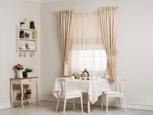Шторы на кухню в современном стиле. Как выбрать шторы для кухни?