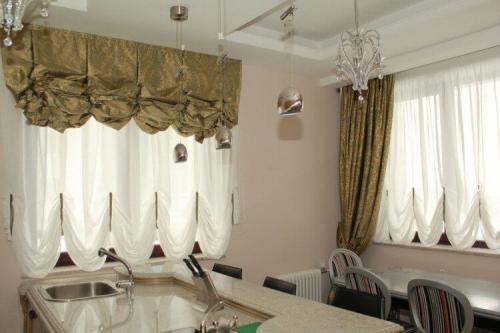 Шторы на кухню в современном стиле. Как выбрать шторы для кухни?