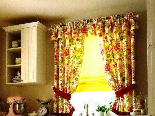 Какие бывают шторы на кухню. С чего начать подбор штор