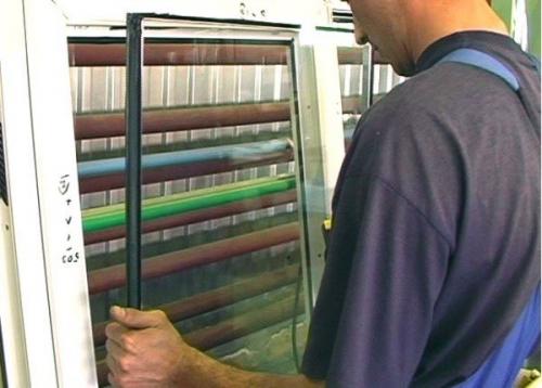 Как вытащить одинарное стекло из пластикового стеклопакета. Как снять стеклопакет