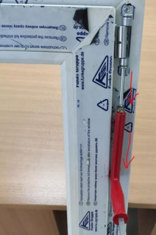 Как снять створку пластикового окна с петель. Как снять пластиковое окно окно с петель 03