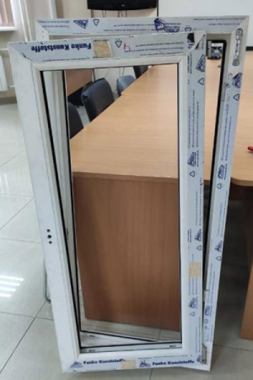 Как снять створку пластикового окна с петель. Как снять пластиковое окно окно с петель 04