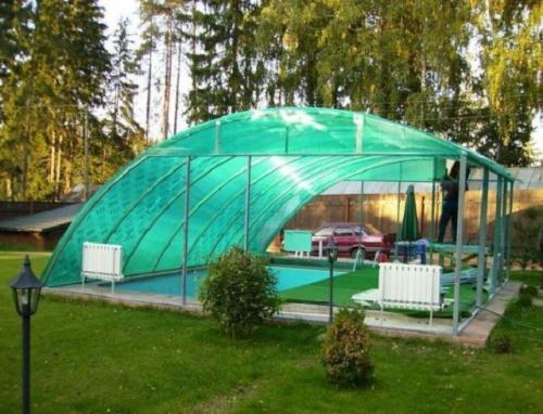 Как застеклить веранду поликарбонатом своими руками. Остекление веранды поликарбонатом. Какой выбрать: сотовый или монолитный? 10