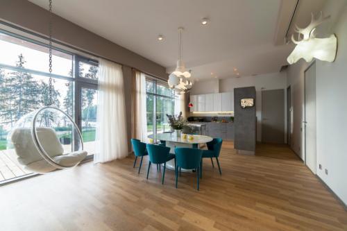 Шторы в стиле хай-тек на кухню. Выбор дизайна штор в стиле хай тек на кухню