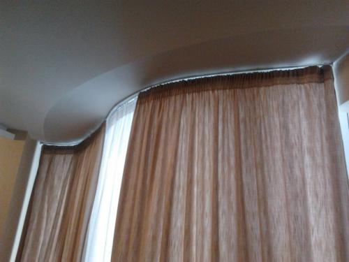 Как повесить шторы волнами. Как повесить шторы — выбор карниза, типы креплений и лучшие варианты оформления занавесок (101 фото)