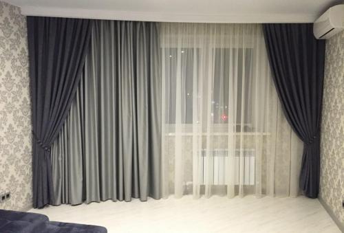 Выбор штор под стиль гостиной. Как выбрать шторы в гостиную: фото, советы дизайнеров 10 Выбор штор под стиль гостиной. Как выбрать шторы в гостиную: фото, советы дизайнеров 10