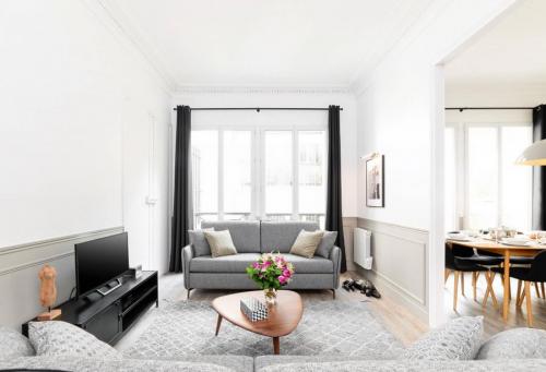 Выбор штор под стиль гостиной. Как выбрать шторы в гостиную: фото, советы дизайнеров 15 Выбор штор под стиль гостиной. Как выбрать шторы в гостиную: фото, советы дизайнеров 15