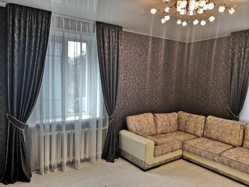 Выбор штор под стиль гостиной. Как выбрать шторы в гостиную: фото, советы дизайнеров 04 Выбор штор под стиль гостиной. Как выбрать шторы в гостиную: фото, советы дизайнеров 04