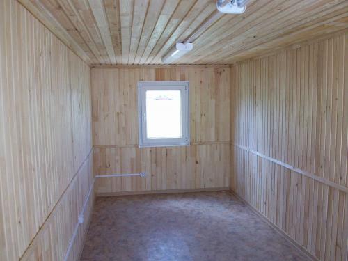 Установка окна в бытовку. Какие окна подходят для установки в бытовке