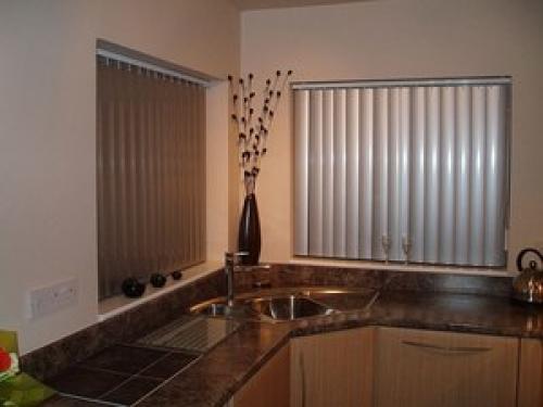 Современные жалюзи на кухню. Плюсы и минусы использования жалюзи на кухне 21