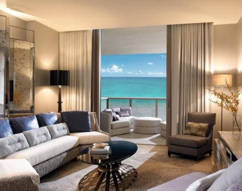 Как подобрать шторы в гостиную по цвету обоев и мебели. Особенности правильного выбора 02