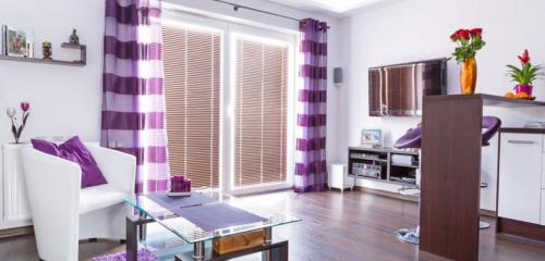 Какие шторы к светлым обоям. Подбираем шторы к белым обоям: 40 примеров с фото