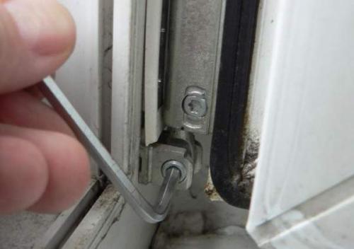 Замена фурнитуры пластиковых окон своими руками