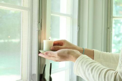 Ремонт фурнитуры пластиковых окон своими руками. Регулировка прижима пластикового окна при поддувании