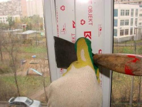 Как снять штапик с пластикового окна?