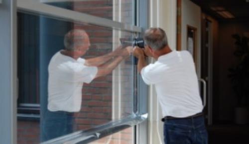 Как самостоятельно снять стекло в пластиковом окне. Извлечение стеклопакета 03 Как самостоятельно снять стекло в пластиковом окне. Извлечение стеклопакета 03