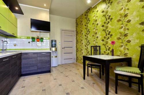 #Обои для кухни 2023 года. Обои для кухни: советы дизайнеров, какие обои выбрать на кухню под светлый или темный гарнитур + 5 главных трендов 2023 года