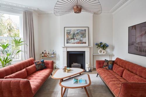 Обои в зал 2023. Топ трендовых цветов 2023