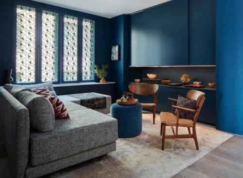 Обои в зал 2023. Топ трендовых цветов 2023