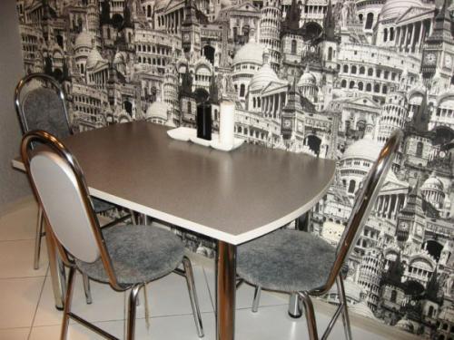 Обои для маленькой кухни, зрительно увеличивающие пространство. Цветовая гамма обоев для маленькой кухни