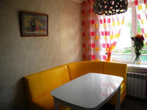 Обои для маленькой кухни, зрительно увеличивающие пространство. Цветовая гамма обоев для маленькой кухни