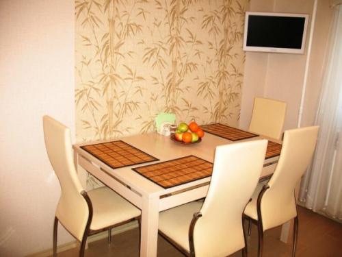 Обои для маленькой кухни, зрительно увеличивающие пространство. Цветовая гамма обоев для маленькой кухни