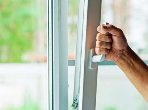 Установка деревянных окон в каркасном доме. Установка окон в каркасном доме