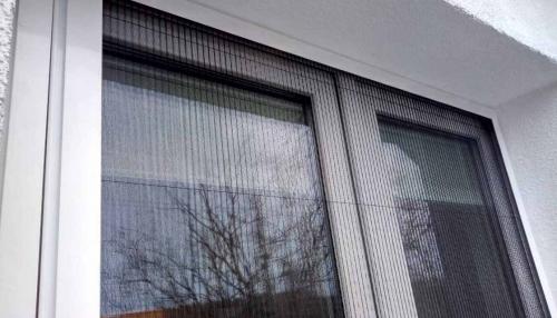 Москитная сетка на раздвижные окна на балконе. Можно ли устанавливать на подобной конструкции? 05 Москитная сетка на раздвижные окна на балконе. Можно ли устанавливать на подобной конструкции? 05