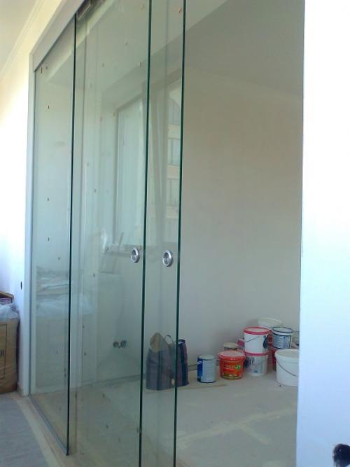 Разновидности раздвижных дверей для балкона. Механизм раздвижных дверей на балкон 01 Разновидности раздвижных дверей для балкона. Механизм раздвижных дверей на балкон 01