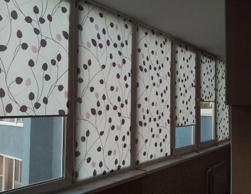 Варианты штор на раздвижные окна. Как выбрать рулонные шторы на балкон с раздвижными окнами и идеи с фото