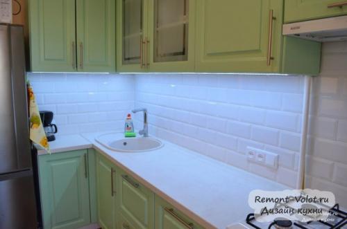 Угловые кухни с мойкой в углу. Плюсы и минусы 32