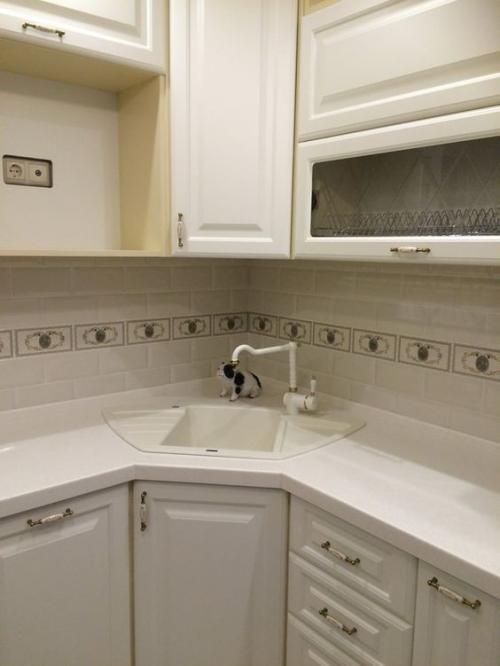 Угловые кухни с мойкой в углу. Плюсы и минусы 30