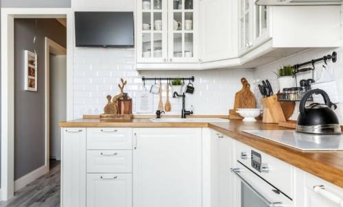 Угловые кухни с мойкой в углу. Плюсы и минусы 20