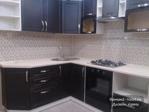 Угловые кухни с мойкой в углу. Плюсы и минусы 28