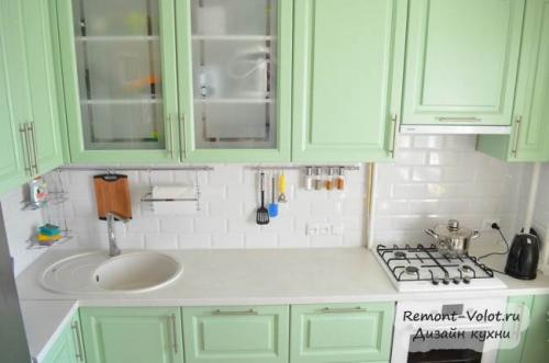 Угловые кухни с мойкой в углу. Плюсы и минусы 31