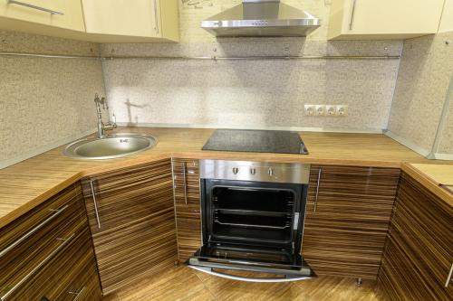 Прямая кухня с мойкой в углу. Угловые кухни с мойкой в углу — 35 фото идей по выбору и размещению