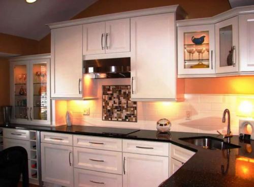 Угловая мойка на маленькой кухне. Особенности планировки