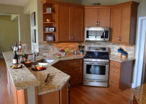 Угловая мойка на маленькой кухне. Особенности планировки