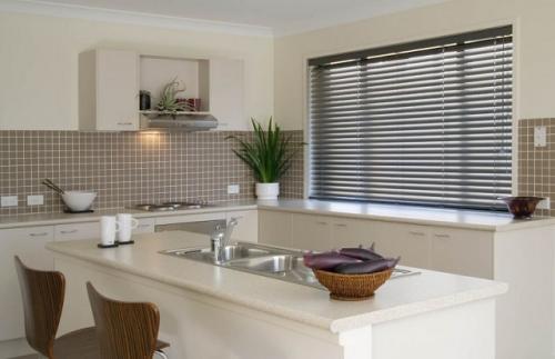 Жалюзи для маленькой кухни. Горизонтальные жалюзи
