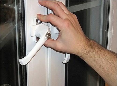 Не открывается форточка на пластиковом окне, как исправить. Не открывается стеклопакет на проветривание 02