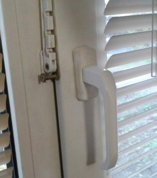 Ручка не поворачивается окно не открывается. Не поворачивается ручка окна: что делать?