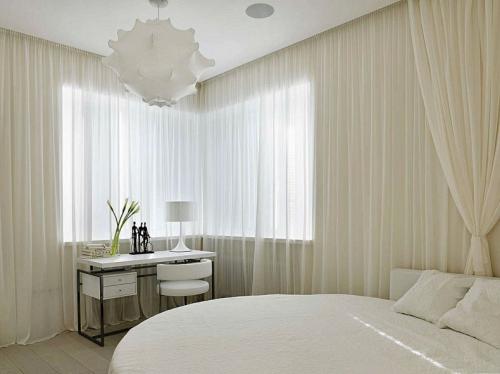 Плотная тюль в спальню. Тюль в спальню — реальные примеры красивого дизайна в современном стиле, советы по выбору и оформлению (200 фото)
