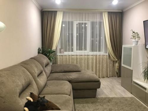 Особенности выбора тюля для маленькой спальни. Общие рекомендации по подбору штор для малогабаритного помещения 14