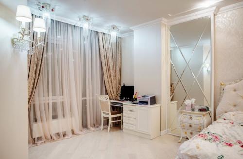 Современная тюль в спальню. Тюль в спальню — лучшие новинки сезона, драпировка, крепление на люверсах и классическое (112 фото)