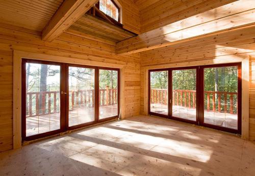 Большие окна в деревянном доме. Преимущества и недостатки